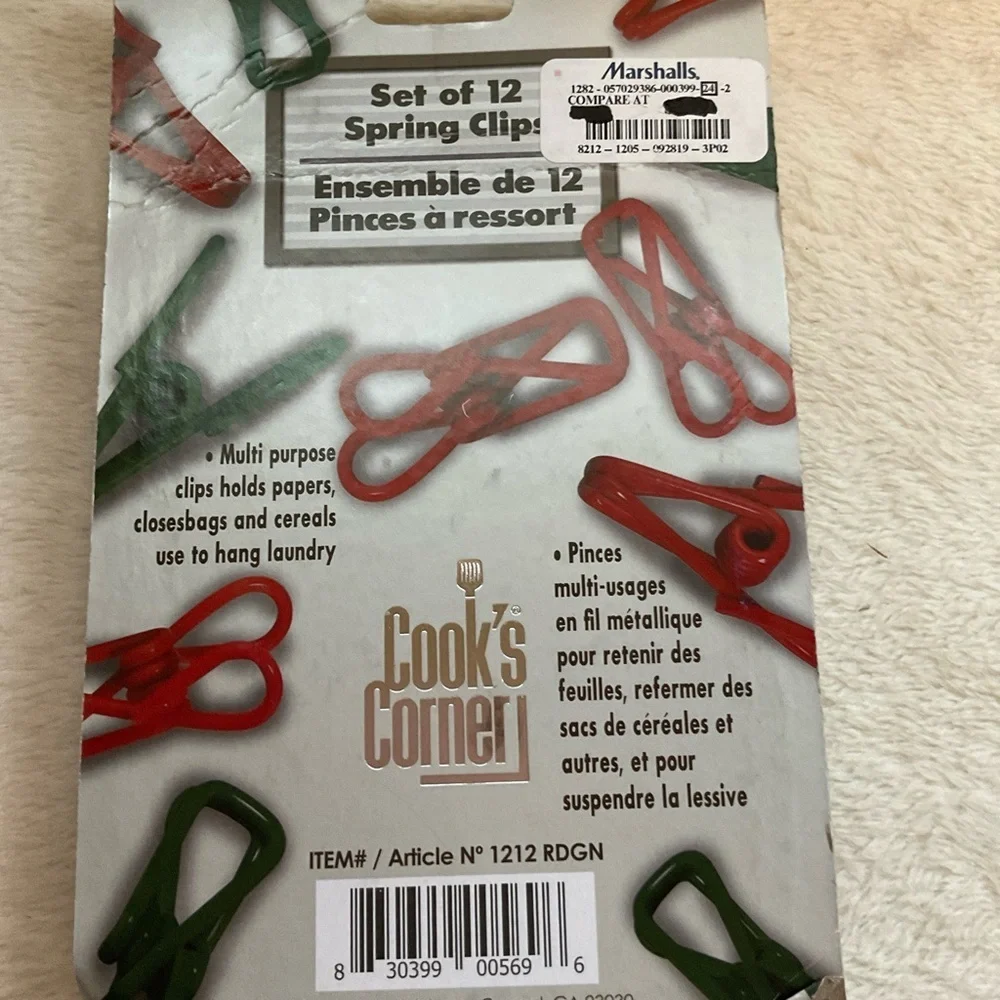 12-Pack Green and Red Decorative Clothespins for Home and Craft Use